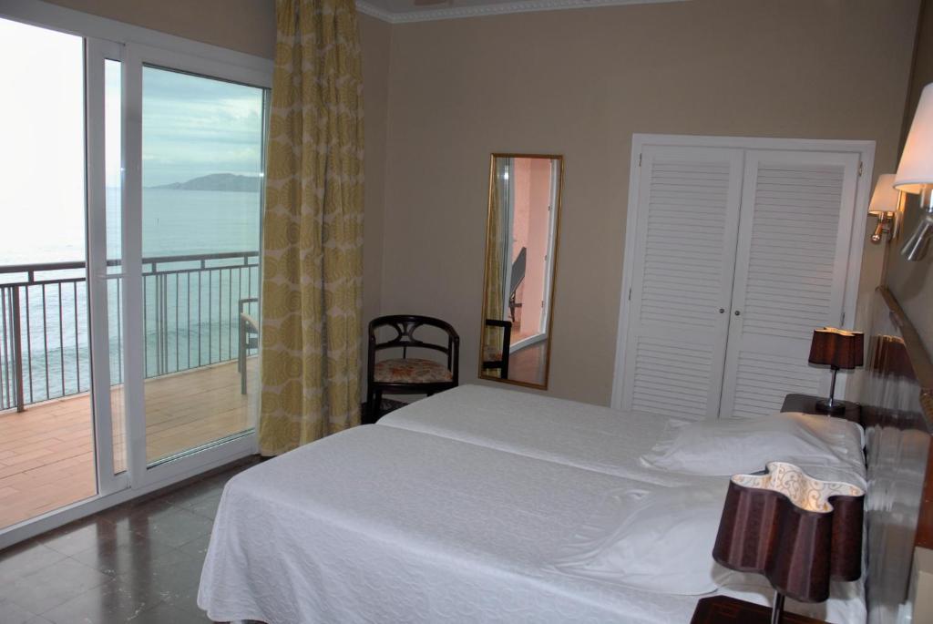 Hotel Grifeu Llança Dış mekan fotoğraf