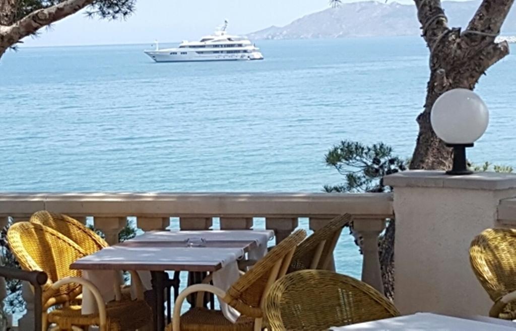 Hotel Grifeu Llança Dış mekan fotoğraf