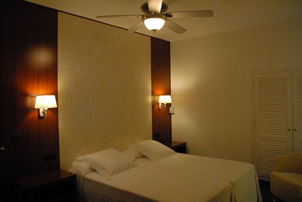 Hotel Grifeu Llança Dış mekan fotoğraf